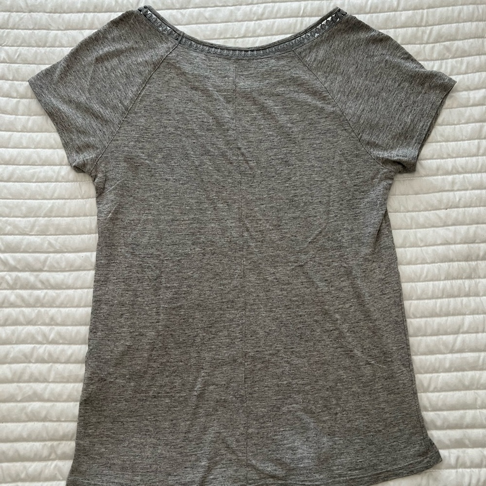 Banana Republic gray tee shirt - Picture 3 of 4